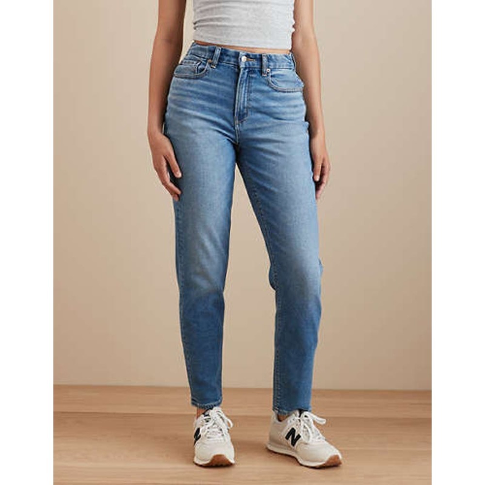 American Eagle Women's Size 6 Mom Jean Super High Rise